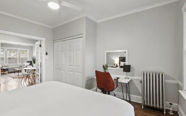 Cozy 2BR in Chicago - Roscoe 08-1W