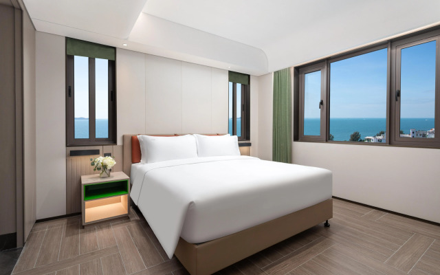 Holiday Inn Resort Sanya Bay by IHG