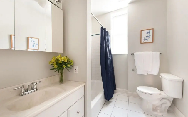 Sophisticated 4BR in Lincoln Park by Sonder