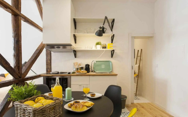 Modern New Studio in City Center- Yellow