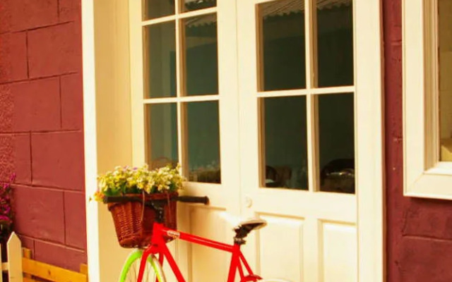 Many People Inn West Street