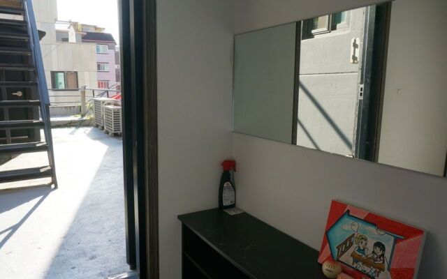 HI Guest House - Hostel