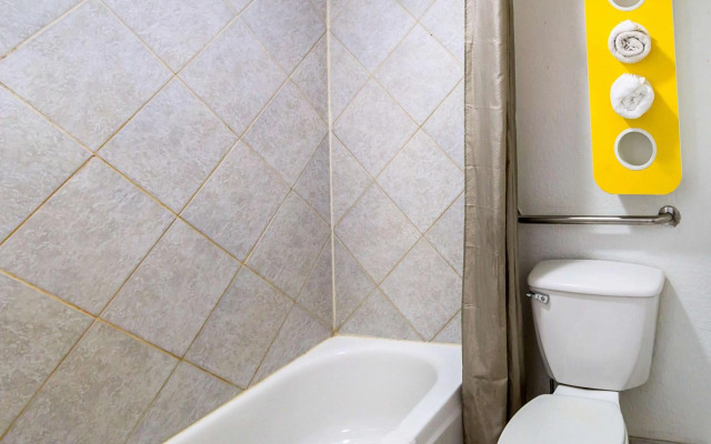 Motel 6 Red Oak, TX - Dallas