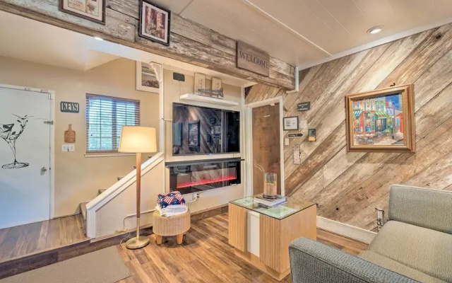 Luxurious Downtown Lodi Apartment in Wine Country!