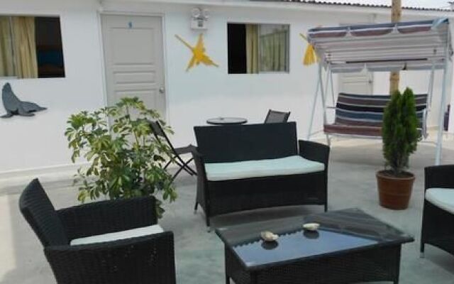 Icthus Paracas Backpacker House
