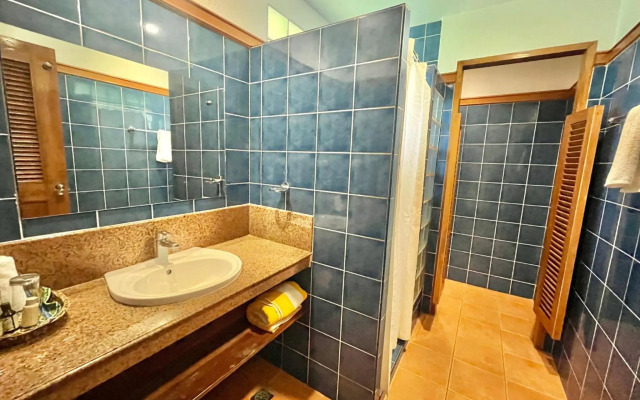 Coco Grove Beach Resort