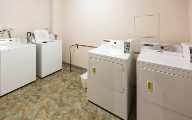 Econo Lodge City Square