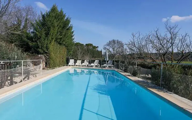Squarebreak - Maison de Campagne à Lambesc