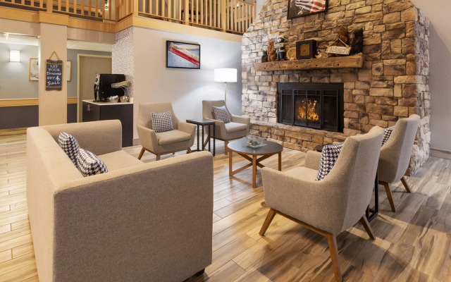 AmericInn by Wyndham Douglas/Saugatuck