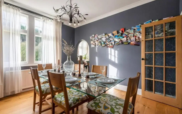 Beautiful 4-bed House in Monmouth