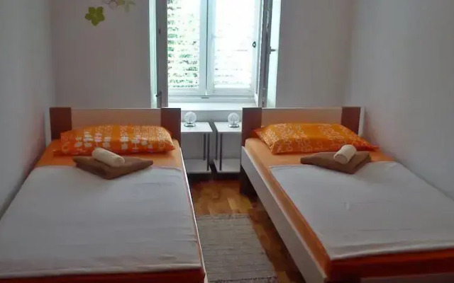 Hostel XXS
