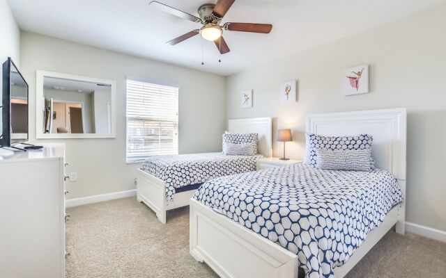 Romeo Circle Stoey Lake