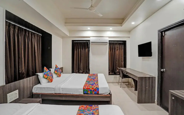 Fabhotel Royal Inn I