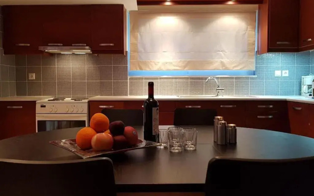 Comfy house with private garden & view, near Kyparissia Castle