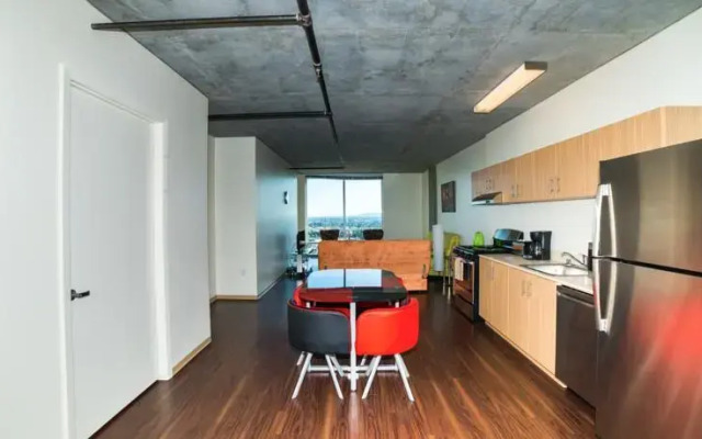 Hollywood Arch Apartment