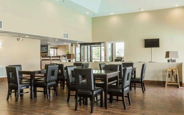 Quality Inn & Suites North Montgomery