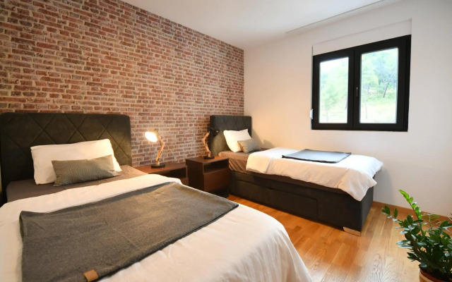 Apartments at Ljubovic Hill Park