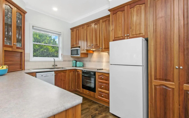 Fielding's Lair - the ultimate family retreat - House & Bungalow