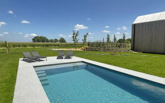 Romantic Holiday Home With Shared Pool
