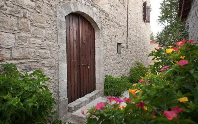 Oinoessa Traditional Boutique Houses