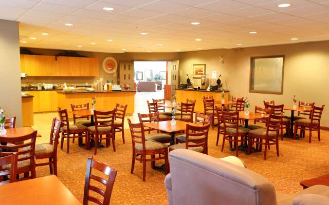 Coast Grimshaw Hotel & Suites