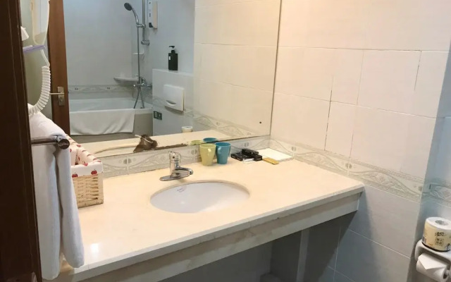 Hua Ting Residence