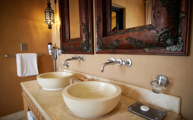 Tayfin Royale Hotel & Restaurant