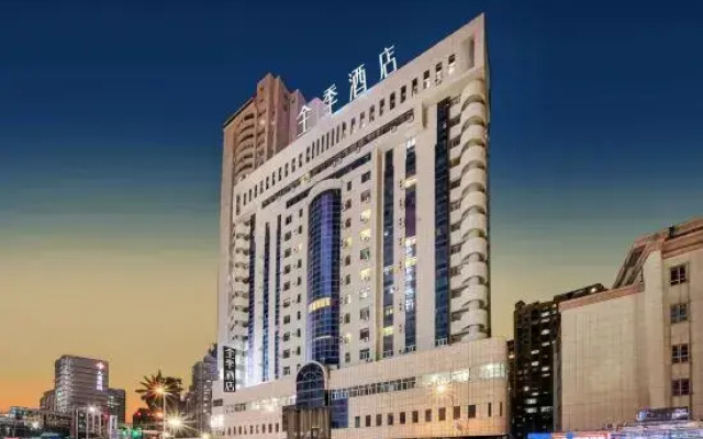 Ji Hotel Urumqi People's Square North Gate Metro Station