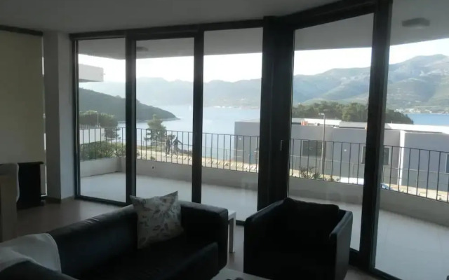 White Cloud Apartments