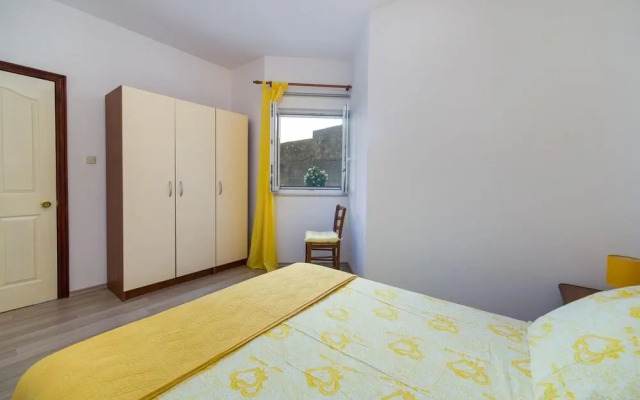 Nice Apartment in Brist With 1 Bedrooms and Wifi