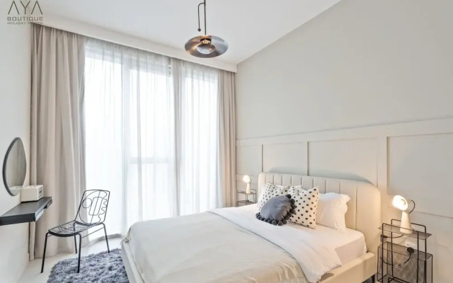 Aya - Elegant 1BR Apartment With Balcony and Creek Views