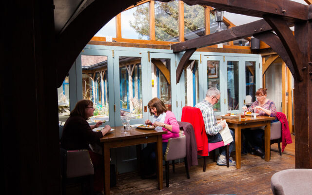 Cromwell Arms Country Pub with Rooms