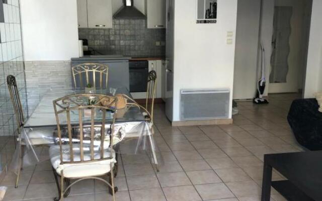 T2 Sausset Proche de la Mer