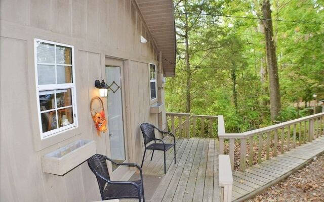 Riverview 1 Bedroom Cabin by RedAwning