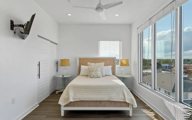 Boardwalk Pent House by Carolina Retreats