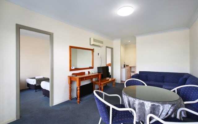 New England Motor Inn