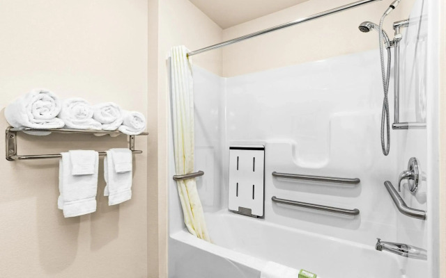 Cobblestone Hotel & Suites - Superior Duluth