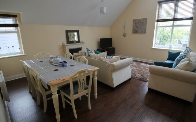 Ashgrove Court Penthouse's by Cardiff Holiday Homes