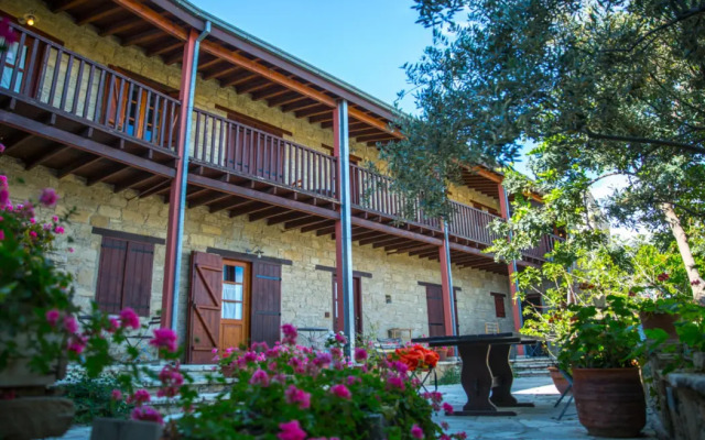 Eveleos Country House