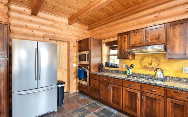 FlagRanch - 4 Br cabin by RedAwning