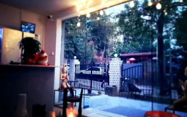 Hutong Inn