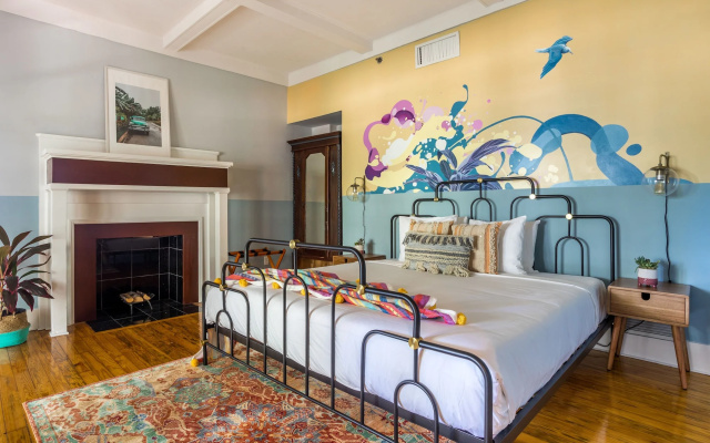 Miami River Inn By Renzzi