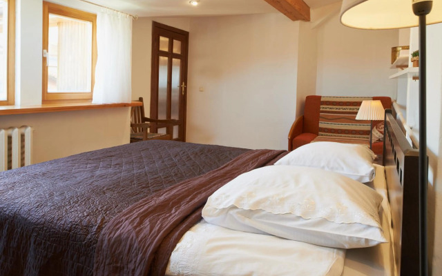 Regina House- sv. Mikalojaus 13