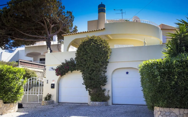 Silver Beautiful 4 Bedroom Vila Just Steps TO TH