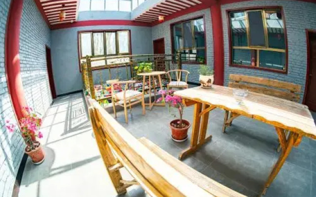 Dunhuang Hu Yang Inn