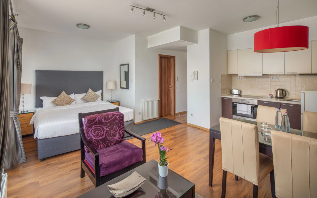 Escala Hotel & Suites