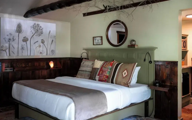 Highland Haven Creekside Inn