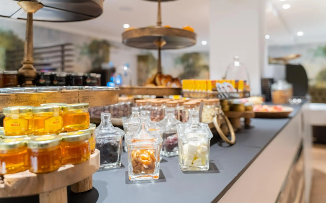 Grand Hotel Normandy by CW Hotel Collection