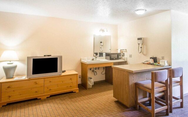 Econo Lodge Inn & Suites Menomonie