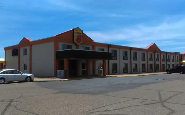 Super 8 Monticello